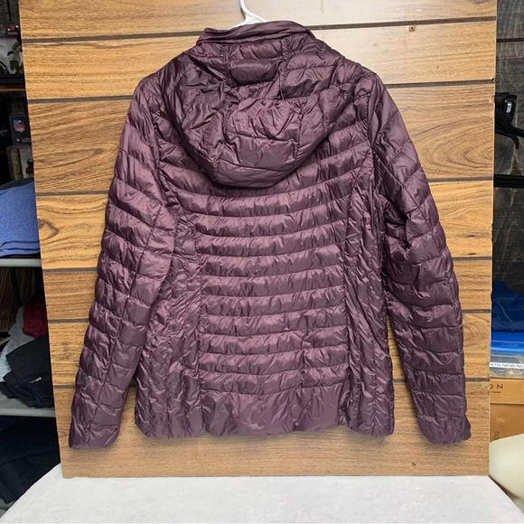 HeatKeep size medium puffer coat dark purple color does have a flaw on arm - Picture 2 of 9